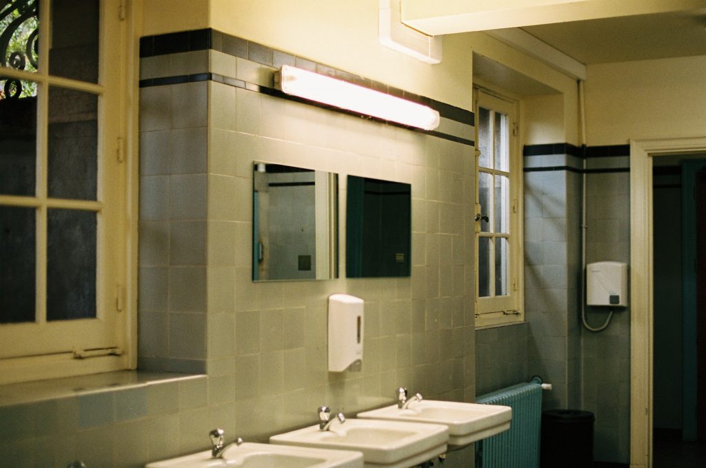 commercial plumber Gympie- public bathroom